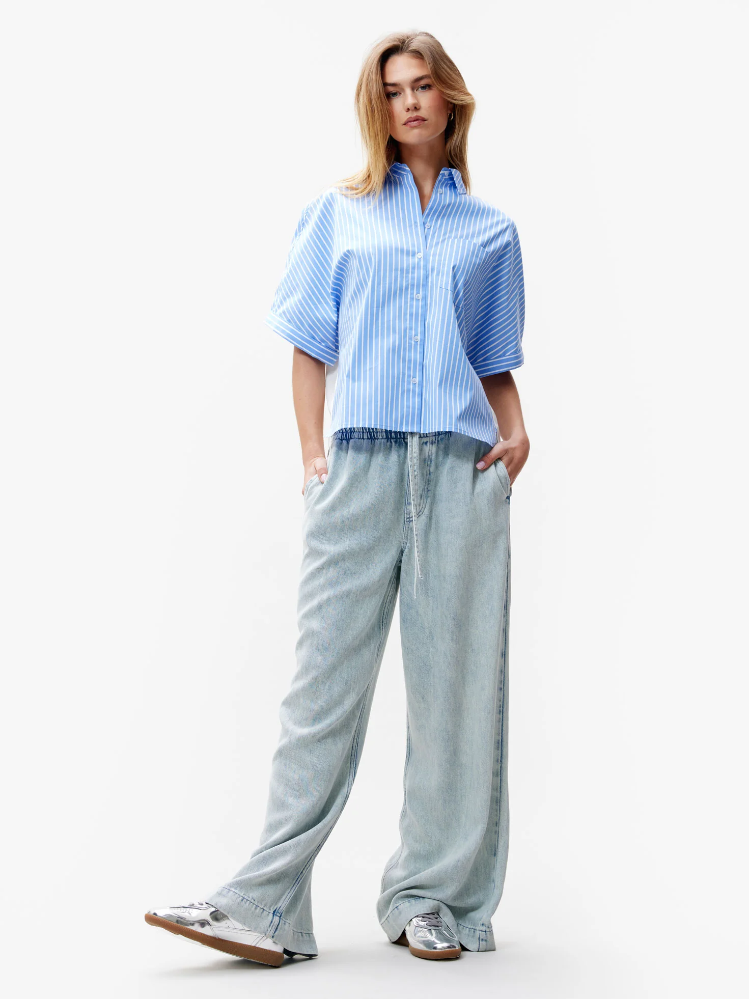Short sleeve blouse with graphic Blue