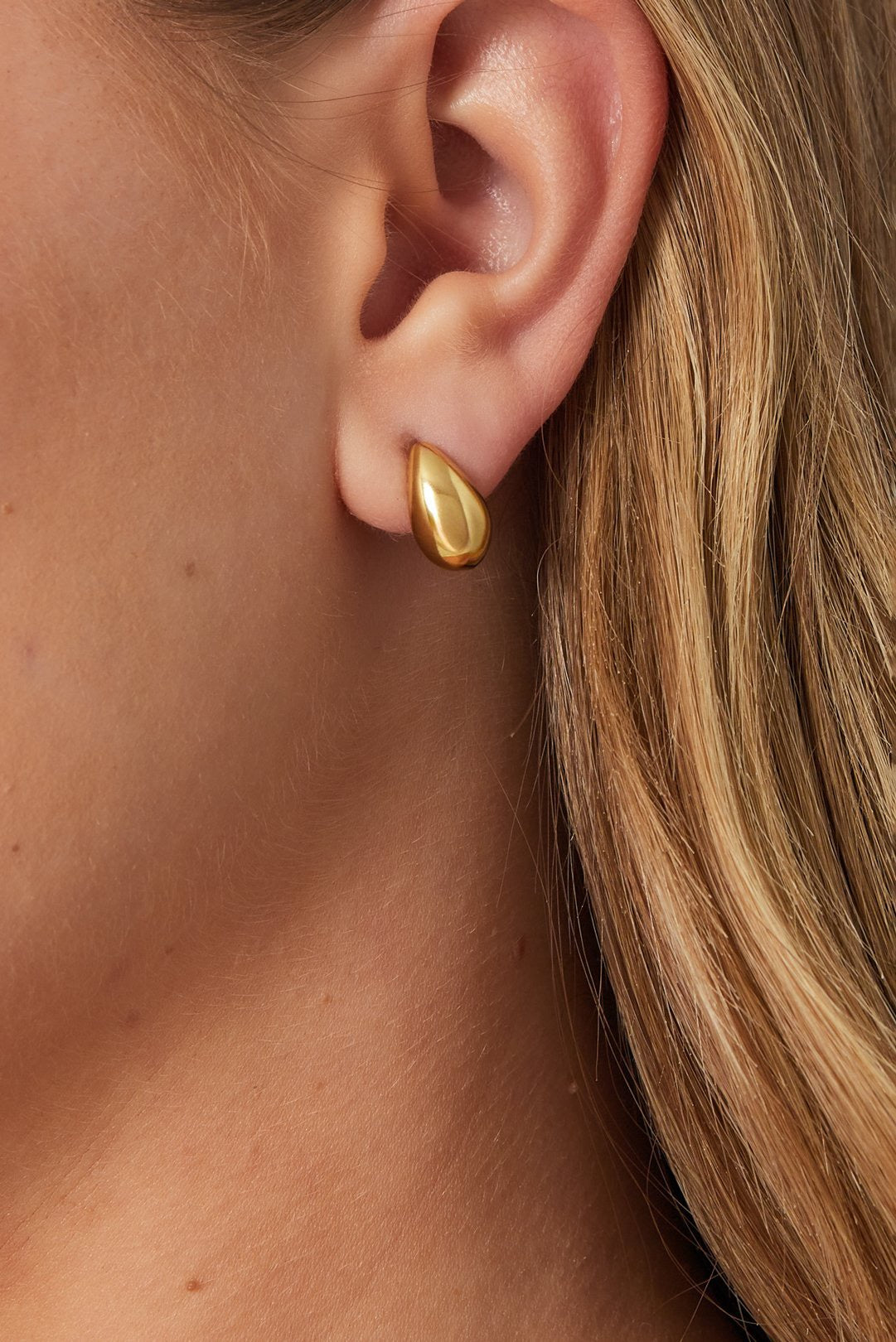 Ohrstecker in Tropfenvorm Goldfarbe