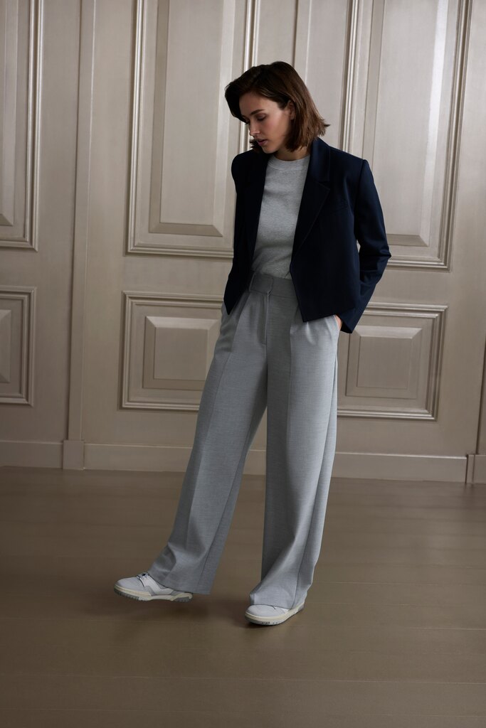 Gewebter kurz geschnittener Blazer mit Taschendetail