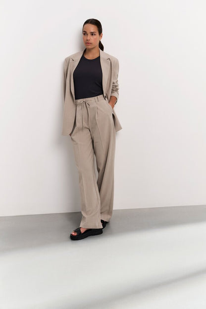 Oversize-Nadelstreifenblazemit Bindegürtel Humus Beige