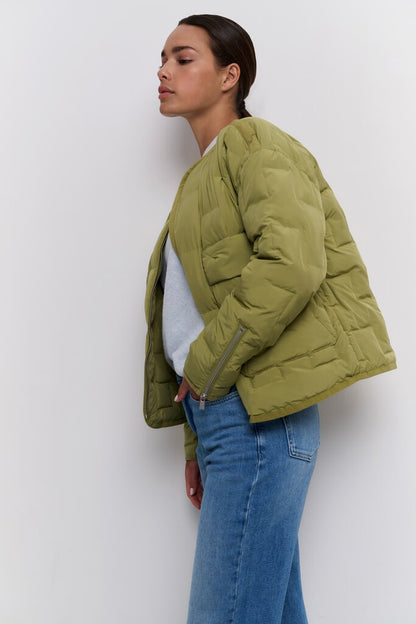 Kurze SteppJacke mit Taschen und Reißverschluss Olive