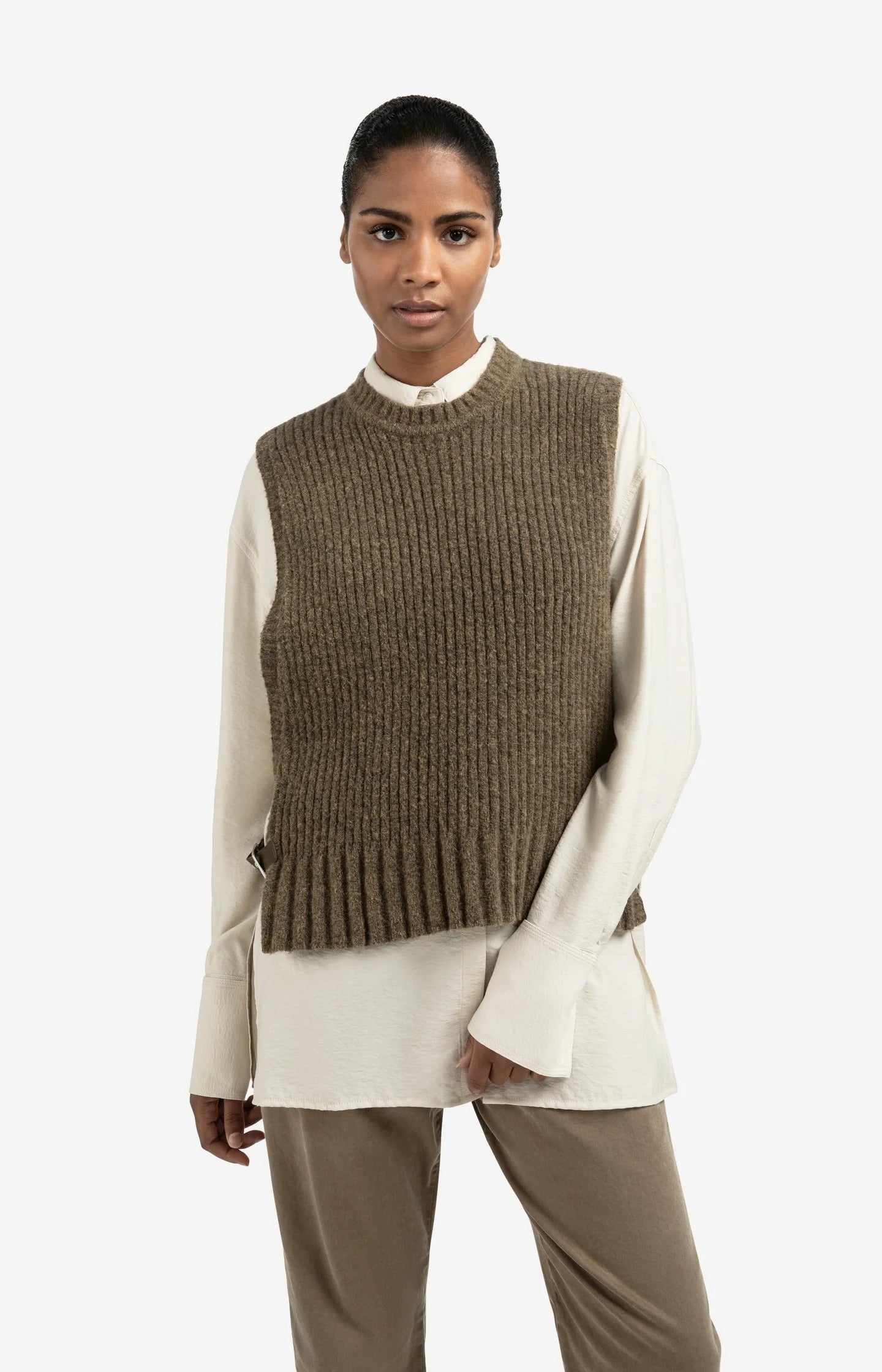 Gerippter ärmelloser Pullover mit Schnallen an den Seiten Capers Melange