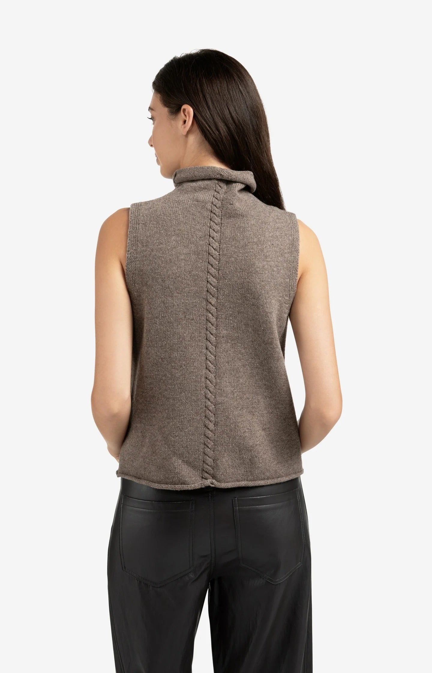 Mouwloze coltrui met kabeldetail Bruin Melange